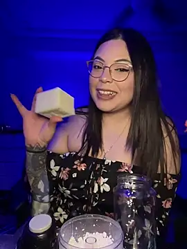 Snapshot of drizzypeach602 chatting on 02/06/25, 03:06 drizzypeach602 online show from 02/06/25, 03:06