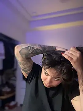 Snapshot of drizzypeach602 chatting on 02/07/25, 09:16 drizzypeach602 online show from 02/07/25, 09:16