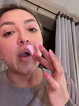 Snapshot of drizzypeach602 chatting on 02/12/25, 08:49 drizzypeach602 online show from 02/12/25, 08:49