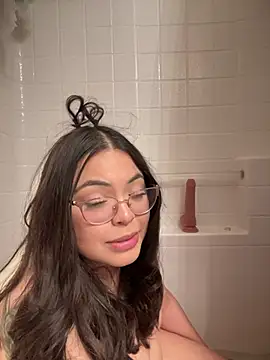 Snapshot of drizzypeach602 chatting on 02/15/25, 06:23 drizzypeach602 online show from 02/15/25, 06:23