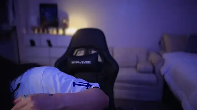 Snapshot of drizzypeach602 chatting on 02/19/25, 08:55 drizzypeach602 online show from 02/19/25, 08:55