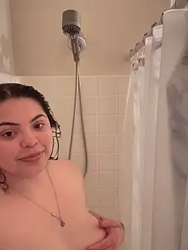 Snapshot of drizzypeach602 chatting on 02/20/25, 05:01 drizzypeach602 online show from 02/20/25, 05:01