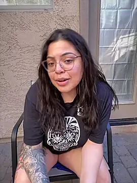 Snapshot of drizzypeach602 chatting on 03/03/25, 12:15 drizzypeach602 online show from 03/03/25, 12:15