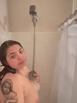 Snapshot of drizzypeach602 chatting on 03/05/25, 09:16 drizzypeach602 online show from 03/05/25, 09:16