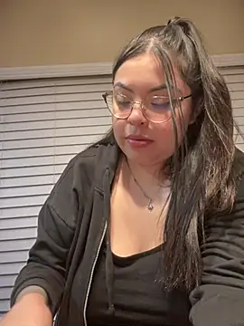 Snapshot of drizzypeach602 chatting on 03/08/25, 05:49 drizzypeach602 online show from 03/08/25, 05:49