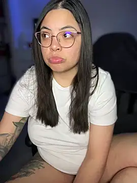 Snapshot of drizzypeach602 chatting on 03/19/25, 06:46 drizzypeach602 online show from 03/19/25, 06:46