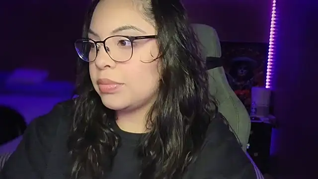 Snapshot of drizzypeach602 chatting on 09/18/25, 01:40 drizzypeach602 online show from 09/18/25, 01:40