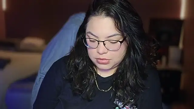 Snapshot of drizzypeach602 chatting on 09/24/25, 03:21 drizzypeach602 online show from 09/24/25, 03:21