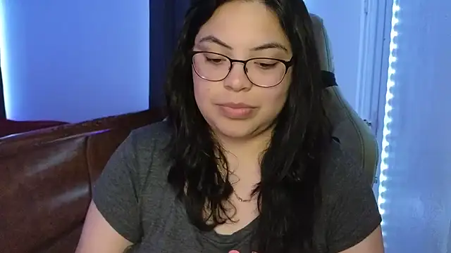 Snapshot of drizzypeach602 chatting on 10/06/25, 05:16 drizzypeach602 online show from 10/06/25, 05:16