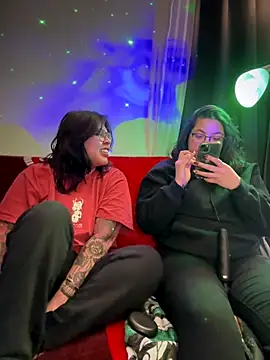 Snapshot of drizzypeach602 chatting on 10/09/25, 02:09 drizzypeach602 online show from 10/09/25, 02:09