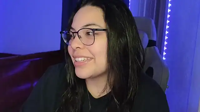 Snapshot of drizzypeach602 chatting on 10/13/25, 04:23 drizzypeach602 online show from 10/13/25, 04:23