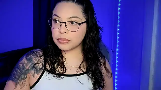 Snapshot of drizzypeach602 chatting on 10/15/25, 03:06 drizzypeach602 online show from 10/15/25, 03:06