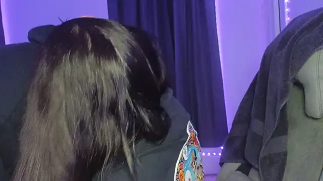 Snapshot of drizzypeach602 chatting on 10/17/25, 02:37 drizzypeach602 online show from 10/17/25, 02:37