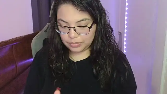 Snapshot of drizzypeach602 chatting on 10/18/25, 01:30 drizzypeach602 online show from 10/18/25, 01:30