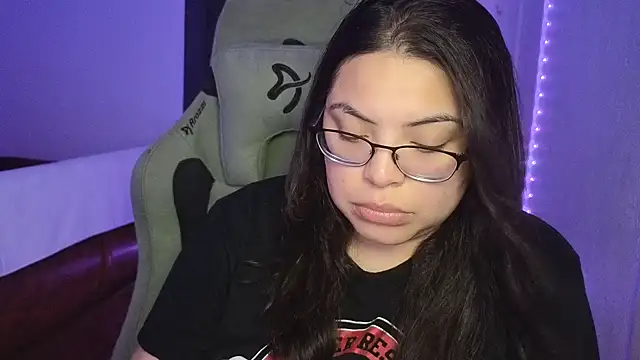 Snapshot of drizzypeach602 chatting on 10/20/25, 01:17 drizzypeach602 online show from 10/20/25, 01:17