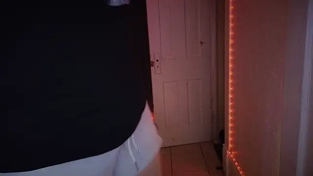 Snapshot of drizzypeach602 chatting on 10/31/25, 06:03 drizzypeach602 online show from 10/31/25, 06:03