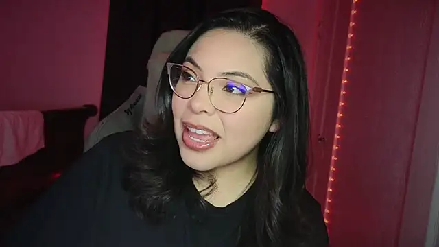 Snapshot of drizzypeach602 chatting on 11/13/25, 01:48 drizzypeach602 online show from 11/13/25, 01:48