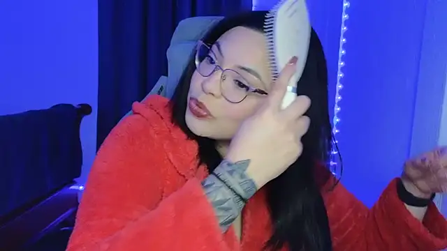 Snapshot of drizzypeach602 chatting on 11/19/25, 04:23 drizzypeach602 online show from 11/19/25, 04:23