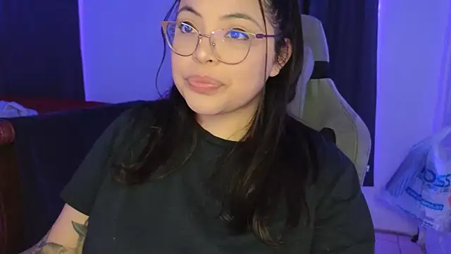 Snapshot of drizzypeach602 chatting on 11/27/25, 04:03 drizzypeach602 online show from 11/27/25, 04:03