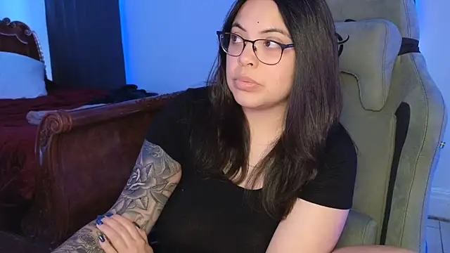 Snapshot of drizzypeach602 chatting on 12/15/25, 03:00 drizzypeach602 online show from 12/15/25, 03:00