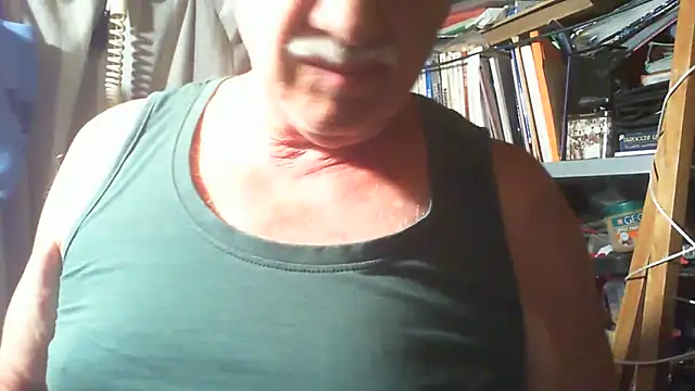 Snapshot of nonnomaturobisex chatting on 09/23/25, 02:31 nonnomaturobisex online show from 09/23/25, 02:31