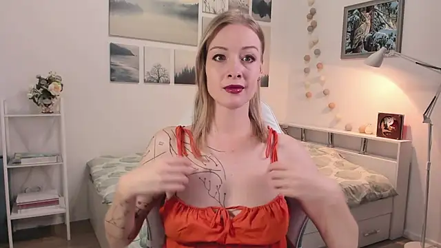 Snapshot of MissRightX chatting on 11/05/25, 10:26 MissRightX online show from 11/05/25, 10:26