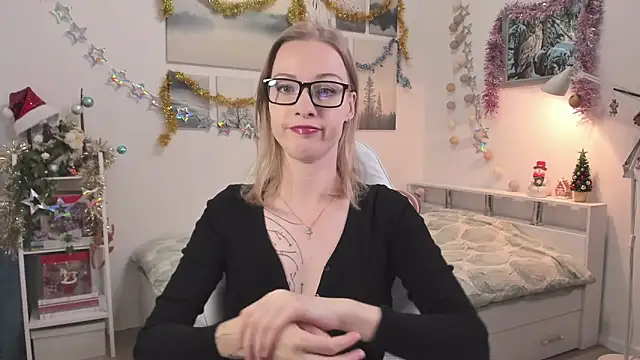 Snapshot of MissRightX chatting on 12/15/25, 10:41 MissRightX online show from 12/15/25, 10:41