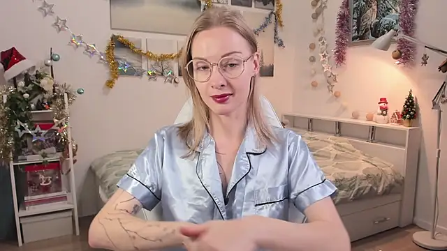 Snapshot of MissRightX chatting on 12/21/25, 01:40 MissRightX online show from 12/21/25, 01:40