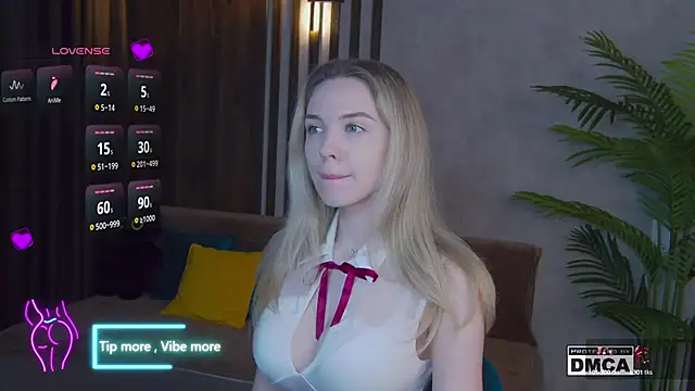 Snapshot of Holl1Would chatting on 02/23/25, 08:11 Holl1Would online show from 02/23/25, 08:11