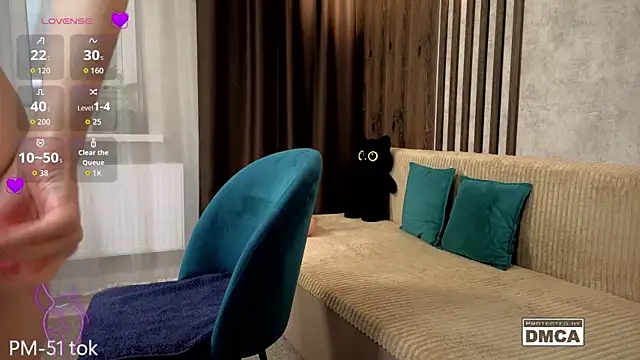 Holl1Would online show from 03/25/26, 07:03