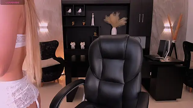 Snapshot of LexieWayne chatting on 12/30/24, 11:06 LexieWayne online show from 12/30/24, 11:06