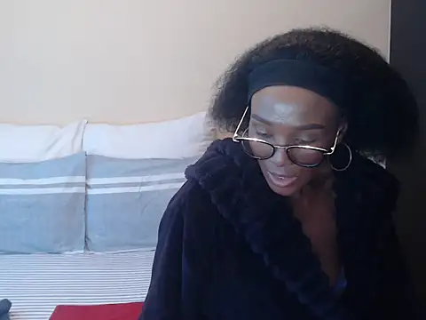 yummycherryxx online show from 07/11/26, 10:51