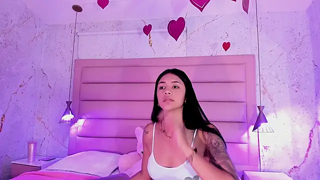 Snapshot of AntonellaRossi chatting on 02/19/25, 07:48 AntonellaRossi online show from 02/19/25, 07:48