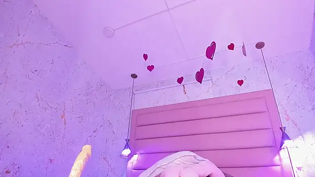 Snapshot of AntonellaRossi chatting on 02/21/25, 09:43 AntonellaRossi online show from 02/21/25, 09:43