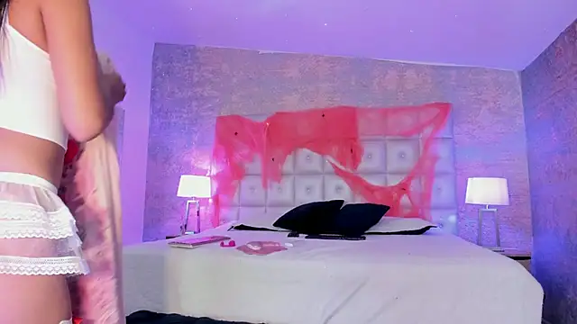 Snapshot of AntonellaRossi chatting on 10/22/25, 07:46 AntonellaRossi online show from 10/22/25, 07:46