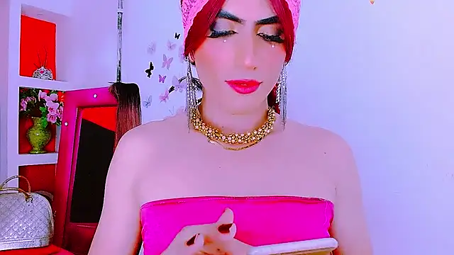 Snapshot of priscilahotker chatting on 01/23/25, 10:01 priscilahotker online show from 01/23/25, 10:01