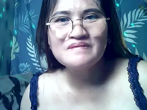 Snapshot of Amazing_Angel22 chatting on 05/15/26, 12:45 Amazing Angel22 online show from 05/15/26, 12:45