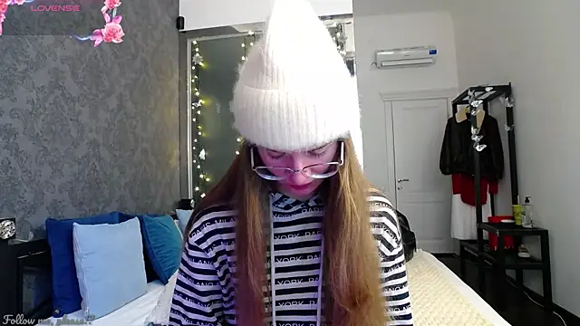 KateJonson online show from 10/02/25, 06:20