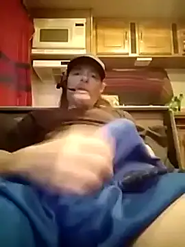 Snapshot of truckerlove69 chatting on 12/05/24, 04:55 truckerlove69 online show from 12/05/24, 04:55