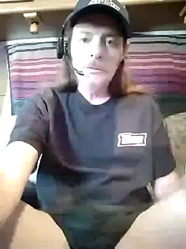 Snapshot of truckerlove69 chatting on 02/07/25, 08:10 truckerlove69 online show from 02/07/25, 08:10