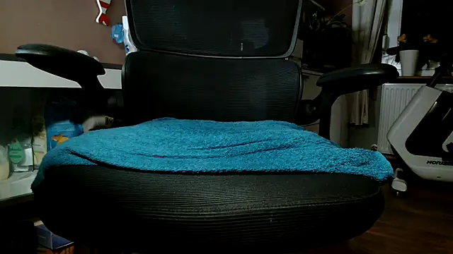 suedel65 online show from 10/24/25, 03:03