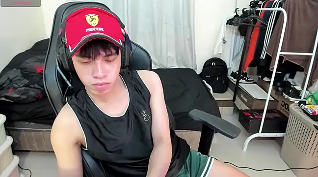 Snapshot of Lightjt04 chatting on 03/14/25, 01:02 Lightjt04 online show from 03/14/25, 01:02