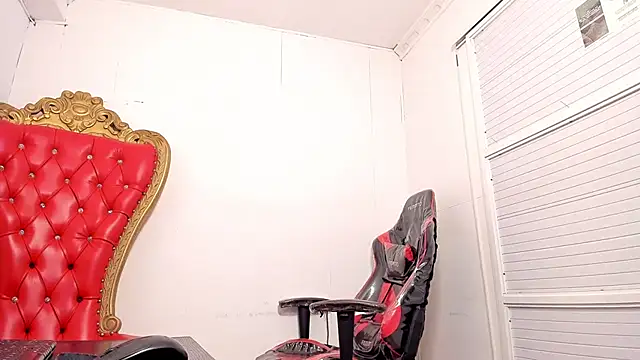 Snapshot of Cleopatra_Trans chatting on 02/14/25, 06:40 Cleopatra Trans online show from 02/14/25, 06:40