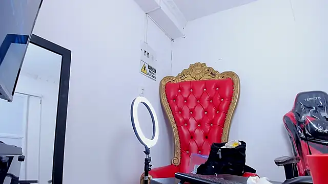 Snapshot of Cleopatra_Trans chatting on 02/17/25, 12:27 Cleopatra Trans online show from 02/17/25, 12:27