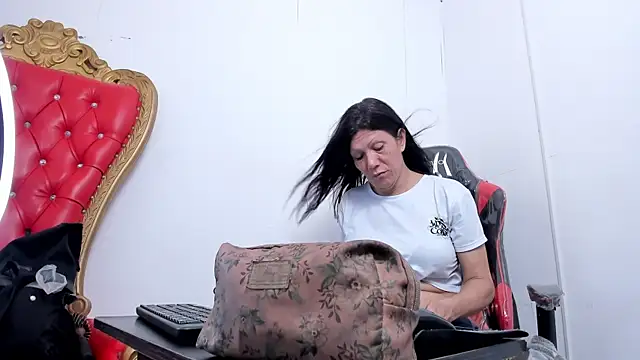 Snapshot of Cleopatra_Trans chatting on 02/18/25, 11:55 Cleopatra Trans online show from 02/18/25, 11:55