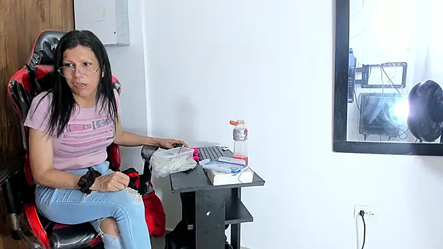 Snapshot of Cleopatra_Trans chatting on 10/30/25, 07:14 Cleopatra Trans online show from 10/30/25, 07:14