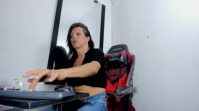 Snapshot of Cleopatra_Trans chatting on 11/07/25, 06:52 Cleopatra Trans online show from 11/07/25, 06:52