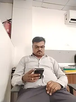 Snapshot of Desi_Londa_143 chatting on 06/05/26, 07:03 Desi Londa 143 online show from 06/05/26, 07:03