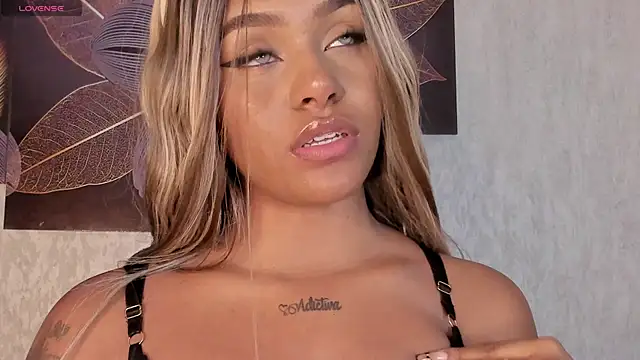 Snapshot of Emma_Morgann chatting on 03/01/25, 11:39 Emma Morgann online show from 03/01/25, 11:39