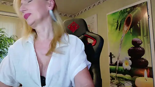 Snapshot of HotLana69 chatting on 07/04/26, 06:58 HotLana69 online show from 07/04/26, 06:58